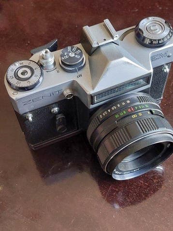 KMZ Krasnogorsk Zenit EM + Valdai Helios Analoge camera, Nieuw