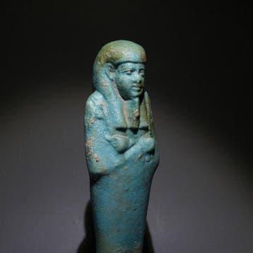 Oud-Egyptisch Faience Prachtige grote Shabti. 16,5 cm hoog.