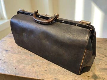 Alte Arzttasche / Doktortasche mit Bügelrahmen – ca.