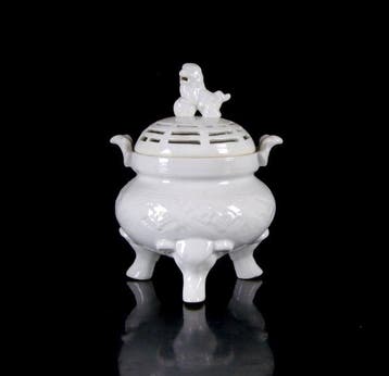 Een grote Chinese Blanc-de-Chine monochroom Dehua, Antiek en Kunst