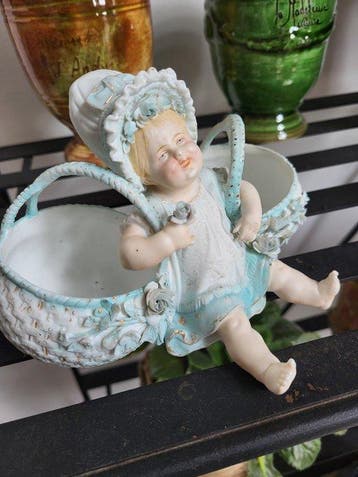 Beeldje - Piano baby - Biscuit porselein