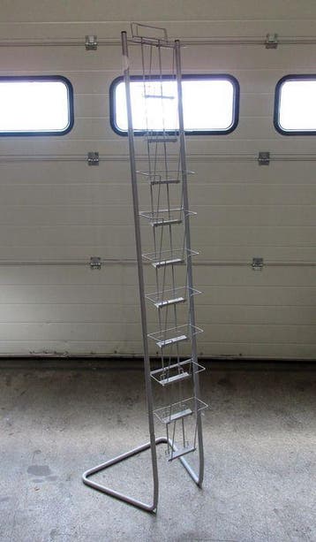 Folderhouder, Display met 9 vakjes, B27 x D38 x H180 cm, Gebruikt