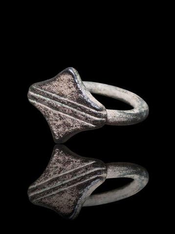 Viking periode Brons, Rare & Interesting Seal Ring (Zonder