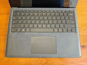Microsoft Surface Laptop 2 | i7 8650u | 8gb DDR4 | 250gb SSD, Qwerty, 8 GB, 13 inch, Minder dan 2 Ghz
