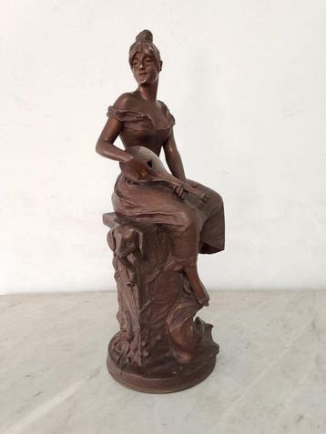 Georges Van Der Straeten - sculptuur, Fanciulla che suona -
