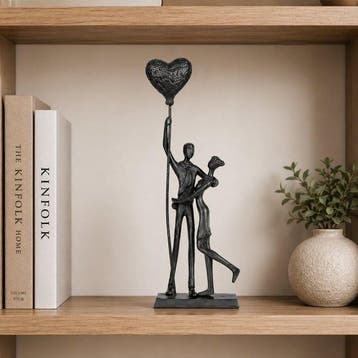 Beeld, Cast Iron Romantic Couple Figurine with Heart Balloon