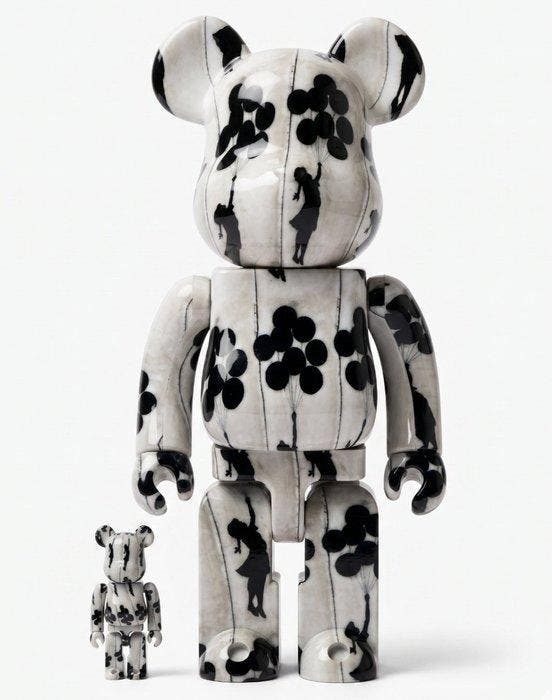 Medicom Toy - Banksy x Brandalism x Be@rbrick - Flying, Antiek en Kunst, Kunst | Designobjecten