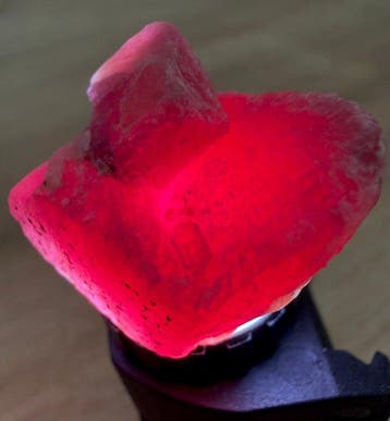 Robijn Ruw. Prachtige 96,30 ct. Mozambique Grote, Verzamelen