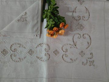 Tovaglia 12 posti puro lino ricamata a mano ricamo intaglio