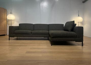 NIEUW Design on Stock Aikon Hoekbank Amaro Stof NP €7.750, Huis en Inrichting, 250 tot 300 cm, Design Bank Bankstel Zetel Hoekbank Design on Stock