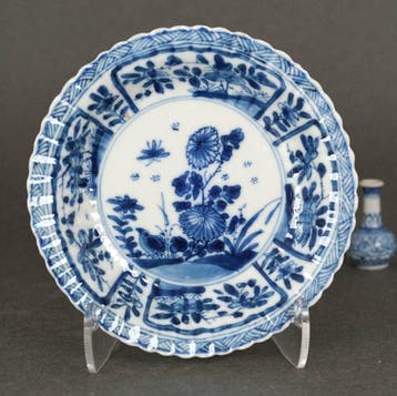 Kangxi (1662-1722) - Bord - Insect Hunting Quail in a, Antiek en Kunst