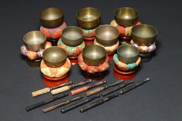 Boeddhistische objecten - Boeddhistische Orin-klokken – tien, Antiek en Kunst