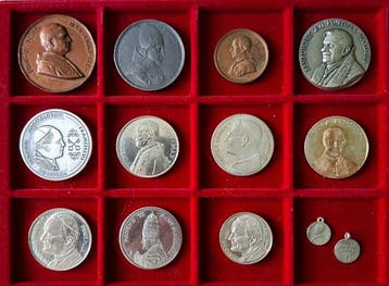 Vaticaan. 1696 - 1980. 13 Medaglie Commemorative Pontefici, Postzegels en Munten