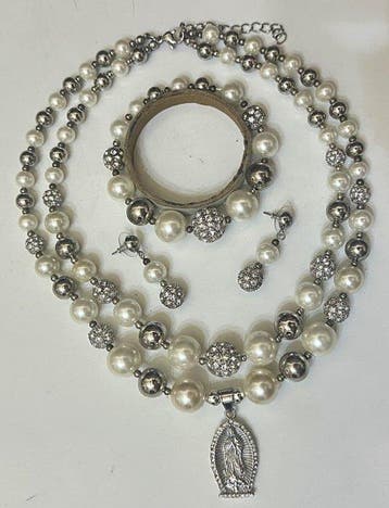 Set van witte parelmoer met Maagd Maria - 3-delige