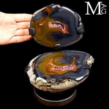 Prachtige blauwe agaatgeode met rode chalcedoon - Mineral