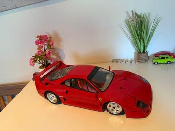 Pocher 1:8 - Modelauto - Ferrari F40, Nieuw