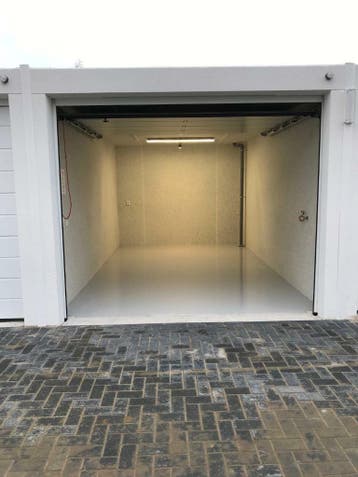 Garagebox / Bedrijfsruimte  Tilburg Te Huur, Noord-Brabant