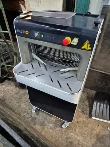 **veiling** bakkerij ovens kneders broodsnijmachines en meer, Gebruikt, Bakkerij en Slagerij