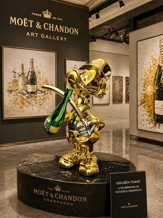 GF Exclusives - Moët & Chandon Champagne Bottle Duck Artwork, Antiek en Kunst, Kunst | Designobjecten