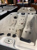 Ultieme top Luxe 3 pers. Spa/Jacuzzi - Plug and play 220V, Zo goed als nieuw, Pomp, Vast