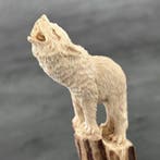 Snijwerk, NO RESERVE PRICE - A Wolf Carving from a Deer, Antiek en Kunst