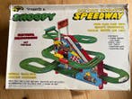 Aviva Toy Co. - Speelgoed Snoopy Battery Operated Speedway, Antiek en Kunst