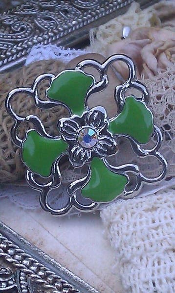Per stuk Metalen hanger tussenzetsel epoxy bloemmotief gr..., Ophalen of Verzenden, Nieuw, Tussenstuk of Tussenkraal