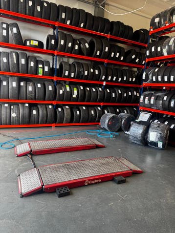 ALLE MATEN BANDEN VANAF €40 + GRATIS MONTAGE, Auto-onderdelen, Banden en Velgen, Ophalen, Gebruikt, Band(en)