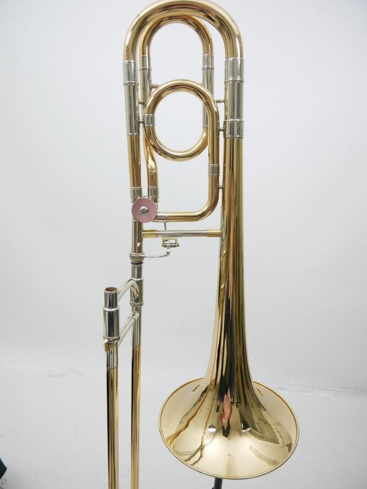Gebruikte Bas trombone Kühnl & Hoyer model 163-GF, Muziek en Instrumenten, Blaasinstrumenten | Trombones, Bas, Zo goed als nieuw