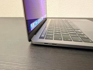 Apple Macbook Pro A1989 - i5 - 13 inch, MacBook Pro, Qwerty, 8 GB, 13 inch