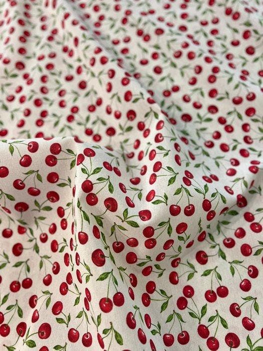 Voorjaarsmeubelstof met kersen - Textiel - 280 cm - 250 cm, Antiek en Kunst, Antiek | Kleden en Textiel