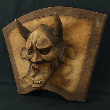 Decoratief ornament - Japan - Ainu houtsnijwerk Hannya