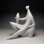 Zsolnay - János Török - sculptuur, Woman with a vase - 16.5