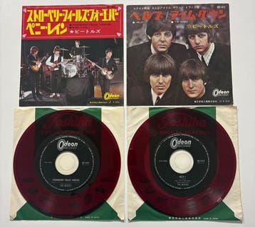 Beatles - Set of 2 Japanese Red Wax Singles – “Strawberry, Nieuw in verpakking