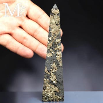 Kubische pyriet op leisteenmatrix Obelisk - Fascinerend