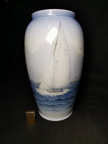 Royal Copenhagen n. 1521/904 – H44cm - Veliero dipinto a