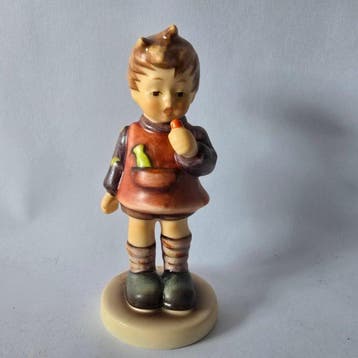 Goebel - Beeldje - Hummel 435 3/0 - Delicious - TMK7 - First