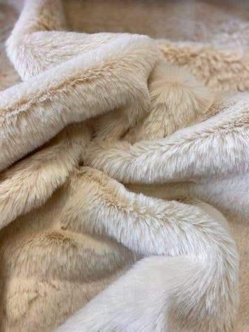Spectaculair snit van uiterst zachte beige-creme vacht,