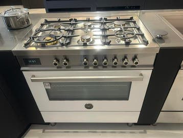 Bertazzoni PRO96L1EBIT Fornuis 90 cm, Nieuw Showroommodel, Witgoed en Apparatuur, Fornuizen, Ophalen, 60 cm of meer, Nieuw, Energieklasse A of zuiniger