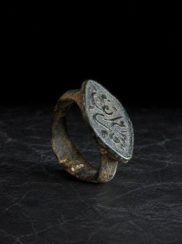 Byzantijns Brons Sing Ring met gegraveerde zetting, 9e tot