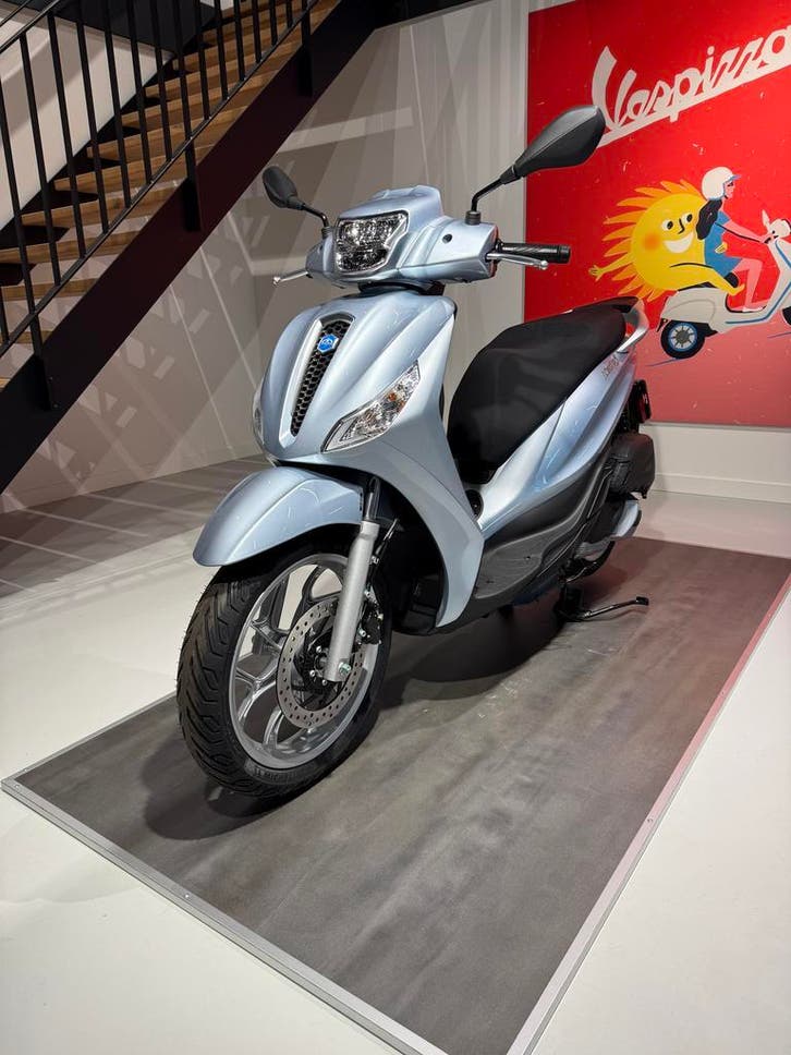 Piaggio Medley 200cc Motorscooter – Nieuw / € 209 korting, Motoren, Motoren | Piaggio, Scooter, Minimaal motorrijbewijs A1, 1 cilinder