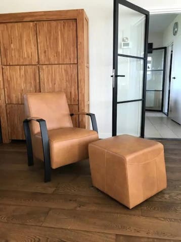 Leren fauteuil met stalen frame - met hocker - bruin leer, Ophalen of Verzenden, Nieuw, Leer