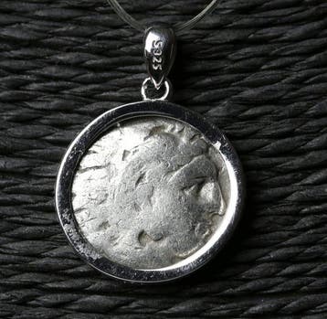 modern Zilver Hanger met de oude Griekse drachme van
