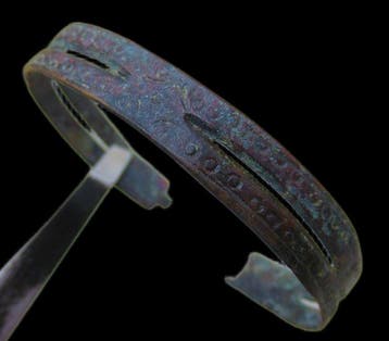 Oud-Romeins armband van brons met versiering, ring- en