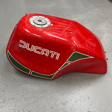 Ducati Bevel Tank - red- 079783505, Motoren, Ophalen of Verzenden, Gebruikt