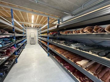 Partij Huiden leer en stukken leer. reststukken leder lappen, Ophalen, Overige kleuren, 120 cm of meer, Leer of Kunstleer