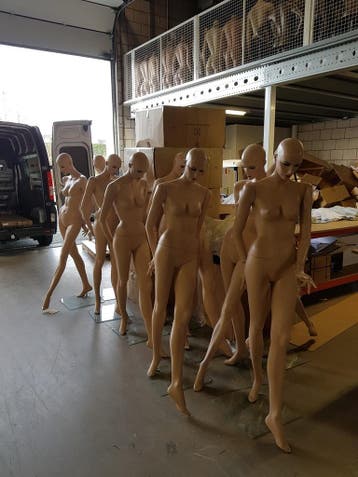 Huidkleurige etalagepoppen vrouwen merk adel rootstein