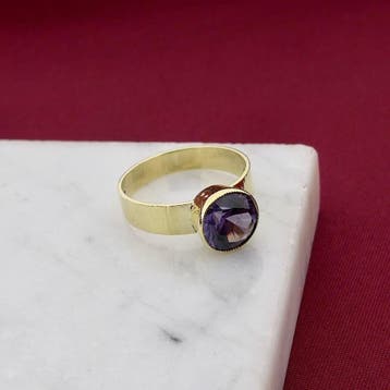 Gouden ring gezet met een synthetische edelsteen, 18 tot 19, Gebruikt, Ophalen of Verzenden, Met edelsteen