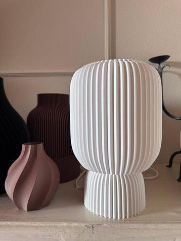 Aurea Marea – Lampada da tavolo di design contemporaneo –