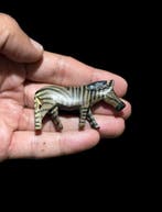 Curieuze etnische zebra-sculptuur – handmatige gravure in